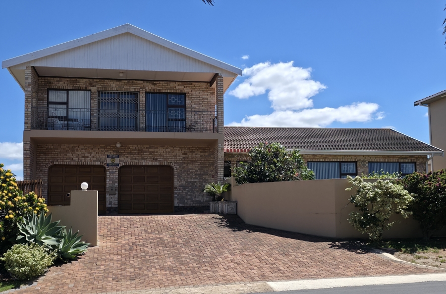 4 Bedroom Property for Sale in Wavecrest Eastern Cape